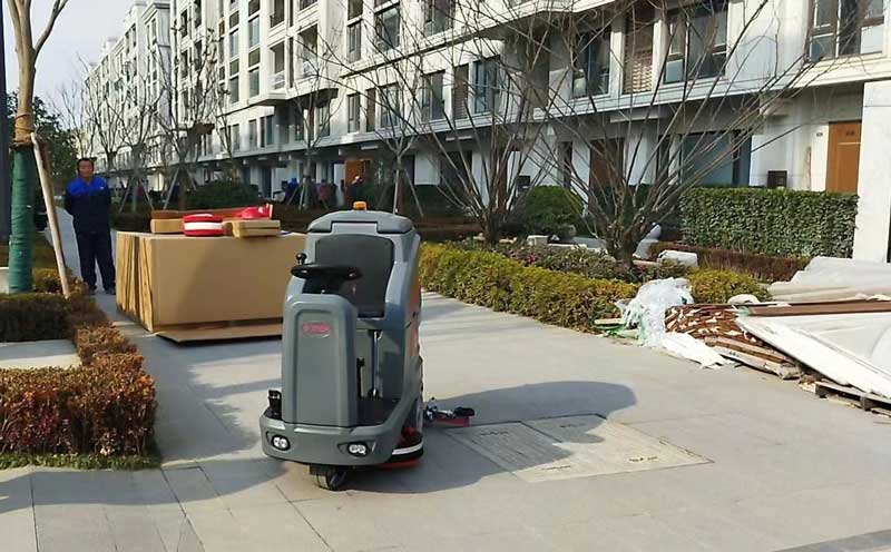 駕駛式洗地機(jī)為您的企業(yè)帶來多項優(yōu)勢 駕駛式洗地機(jī)為您的企業(yè)帶來多項優(yōu)勢